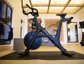 دراجات "بيلوتون" الثابتة المعروضة للبيع في صالة عرض الشركة في ديدهام، ماساتشوستس، الولايات المتحدة - المصدر: بلومبرغ