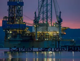 النفط يواصل الارتفاع وسط آمال بتهدئة التوترات بين واشنطن وبكين