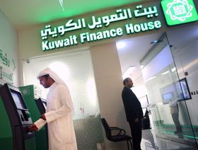 بلومبرغ: \"بيت التمويل الكويتي\" يدرس شراء حصة في \"البنك السعودي للاستثمار\"