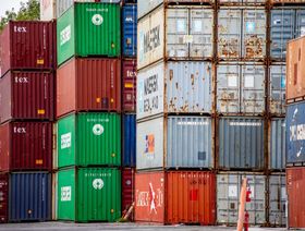 شبح الانكماش يُخيم على التجارة العالمية