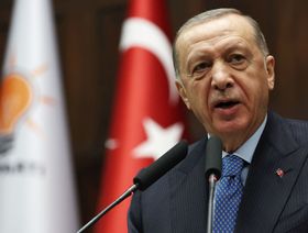 تدهور الليرة والتضخم المتفاقم أبرز نقاط ضعف أردوغان في انتخابات تركيا