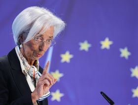 المتداولون يقلصون رهانات خفض الفائدة الأوروبية بعد البيانات الأميركية