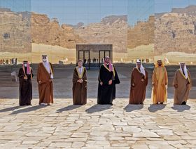 صورة جماعية لقادة وفود القمة 41 لمجلس التعاون لدول الخليج العربية أمام قاعة مرايا في محافظة العلا السعودية يوم الثلاثاء 5 يناير 2021 - المصدر: (ا ف ب)