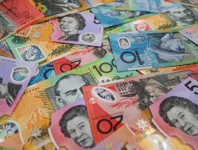 أوراق نقدية من الدولار الأسترالي من مختلف الفئات معدة لالتقاط صورة فوتوغرافية في سيدني في أستراليا  - المصدر: بلومبرغ