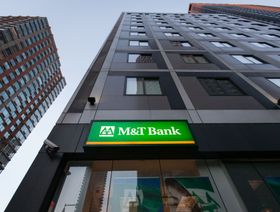 شعار بنك إم أند تي على أحد فرعه في نيويورك بالولايات المتحدة الأمريكية - المصدر: بلومبرغ