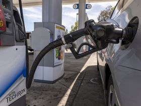 اتفاق مبدئي لدعم مواطني كاليفورنيا مالياً لمواجهة التضخم وارتفاع أسعار الغاز