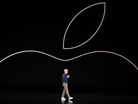 تيم كوك ، الرئيس التنفيذي لشركة "أبل"، يتحدث في أثناء فعالية لـ"أبل" على مسرح ستيف جوبز بحديق "أبل بارك" في 12 سبتمبر 2018 في كوبرتينو بولاية كاليفورنيا في الولايات المتحدة - المصدر: بلومبرغ