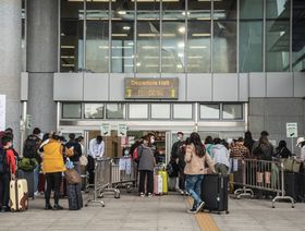 الصفقات العقارية في هونغ كونغ تنتعش مع فتح الحدود مع الصين