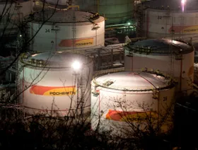 نزاع بين كبار المتداولين يوجه ضربة لتجارة النفط الروسية