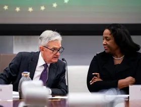 استراتيجيو \"وول ستريت\" يرصدون قلقاً متزايداً بشأن استقلالية \"الفيدرالي\"