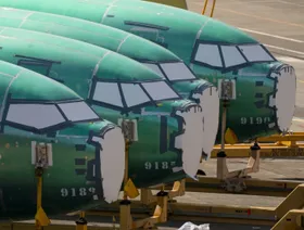 الرسوم الجمركية تعيق قطاع الطيران بعدما كان مستعداً للإقلاع