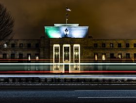 \"الاحتياطي الفيدرالي\" يعزز ترتيبات مبادلة الدولار مع 5 بنوك مركزية