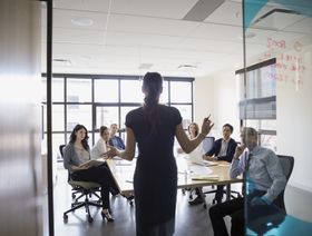 لا مجال للعواطف في قطاع الأعمال. - المصدر: بلومبرغ