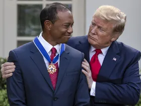 بحضور ياسر الرميان.. ترمب يبحث مع قادة الغولف مسعى توحيد الرياضة