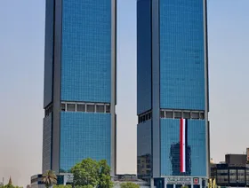 الأصول الأجنبية في بنوك مصر تقفز 48% في مارس