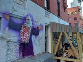 لوحة جدارية تعبر عن الفخر بالهوية الفلسطينية في منطقة أبر إيست سايد بمانهاتن في نيويورك  - المصدر: بلومبرغ