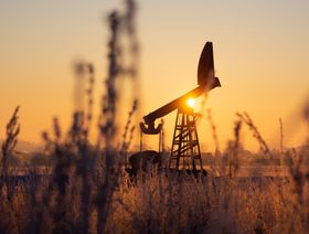 \"أوبك+\" يتفق على تمديد اتفاق خفض إنتاج النفط حتى نهاية 2025