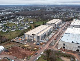 مركز بيانات تابع لـ"أمازون ويب سيرفسز" قيد الإنشاء في كويل ريدج لين، ستون ريدج، ولاية فرجينيا - المصدر: بلومبرغ