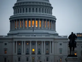 إغلاق حكومة أميركا.. فرص استثمارية وسط شلل فيدرالي