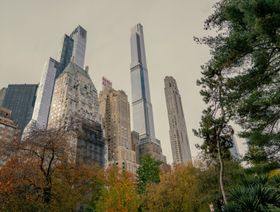 ناطحات سحاب سكنية في حي ميدتاون في نيويورك، الولايات المتحدة - المصدر: بلومبرغ