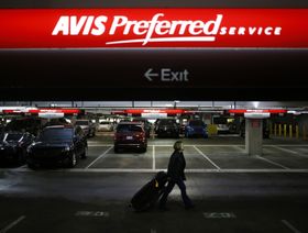 مدير صندوق تحوط مغمور ربح ملياري دولار في 2021 بعد نجاح رهانه على "أفيس بادجيت غروب" - المصدر: بلومبرغ