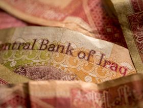 المركزي العراقي يقصر التجارة الداخلية على الدينار