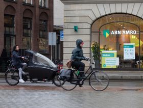 فرع لبنك "إيه بي إن أمرو" في أمستردام، هولندا - المصدر: بلومبرغ
