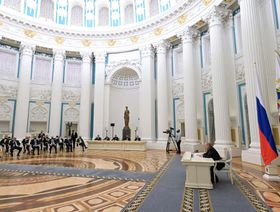 بوتين يتحالف مع مليارديرات روسيا لدعم البنوك في مواجهة العقوبات