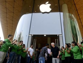 هل تخلفت \"أبل\" عن سباق روبوتات الدردشة؟