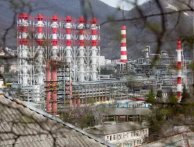 مصفاة "آر إن-توابسينسكي" التابعة لشركة "روسنفت" تقع في مدينة توابسي، روسيا - بلومبرغ