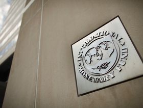 شعار صندوق النقد الدولي على حائط في المقر الرئيسي في واشنطن - المصدر: بلومبرغ