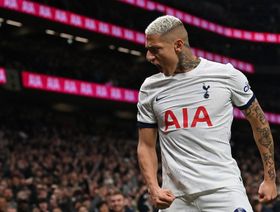 \"توتنهام\" يجري مباحثات مع مستثمرين محتملين لتوفير السيولة