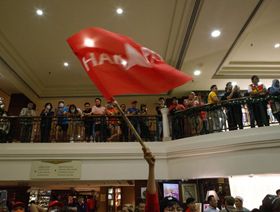 المتنافسون يتسابقون لتشكيل الحكومة في ماليزيا قبل الموعد النهائي