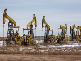 رافعات ضخ النفط التي تديرها شركة "روسنفت" في حقل نفط بالقرب من قرية سوكولوفكا، في جمهورية أودمورت، روسيا - المصدر: بلومبرغ