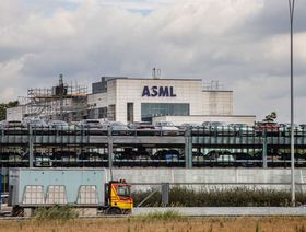 المقر الرئيسي لشركة "إيه إس إم إل" ومصنعها في فيلدهوفن، هولندا - المصدر: بلومبرغ