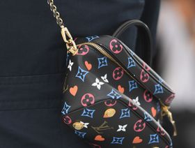 تنعم شركات الأزياء الفاخرة بتقييمات قياسية بفضل إيراداتها الاستثنائية مع قلة الإنفاق على السفر والإجازات لكن هذا قد لا يستمر طويلاً مع فتح الاقتصادات  - المصدر: بلومبرغ