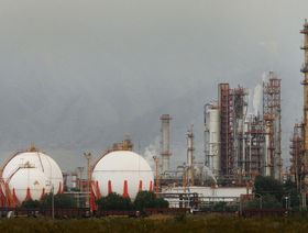 الأرجنتين تهدد شركات النفط بحظر التصدير لحل أزمة الوقود