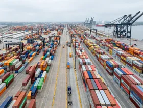 أسواق السندات تشهد تدفقاً للمقترضين قبل فرض ترمب للرسوم الجمركية