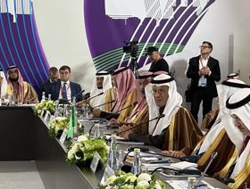الأمير عبد العزيز بن سلمان وزير الطاقة السعودي، وإلى جانبه وفد المملكة إلى الدورة الثامنة للجنة السعودية الروسية المشتركة، موسكو، يوم 11 أكتوبر 2023 - المصدر: الشرق