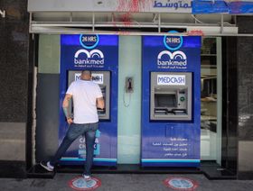 المودعون في البنوك اللبنانية يخوضون معارك قضائية من أجل مدخراتهم