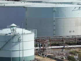 صهاريج تخزين النفط في منطقة كيهين الصناعية في يوكوهاما، محافظة كاناغاوا، اليابان - بلومبرغ