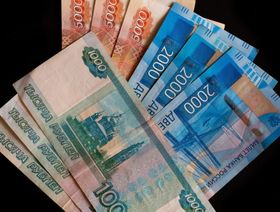 روسيا تمنع الأجانب من بيع الأوراق المالية مع استعداد المتداولين للتخلص الفوري منها