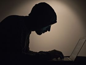 كيف أصبحت القوائم السوداء سلاحاً في الحرب التجارية؟
