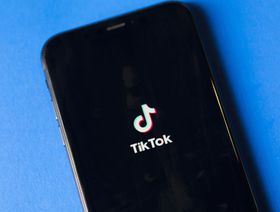 شعار تطبيق "تيك توك" المملوك لشركة "بايت دانس" على هاتف ذكي في سيدني، نيو ساوث ويلز ، أستراليا. - المصدر: بلومبرغ