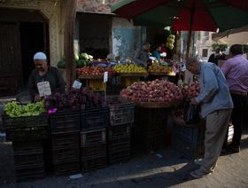 تراجع الجنيه المصري يزيد وتيرة تسارع التضخم إلى 18.7% في نوفمبر