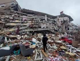 عدد ضحايا الزلزال في تركيا وسوريا يتجاوز 4300