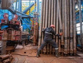 شركات حفر النفط الصخري تتجاهل دعوة بايدن لرفع الإنتاج