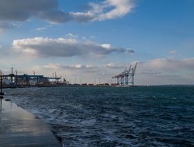 روسيا تهاجم ميناء أوديسا في أوكرانيا بعد يوم من توقيع اتفاق لتصدير الحبوب