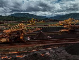 عمليات نقل خام الحديد من شركة "فالي" في باروابيباس، ولاية بارا، البرازيل - المصدر: بلومبرغ