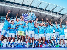 احتفال لاعبي مانشستر سيتي بالتتويج بلقب الدوري الإنجليزي الممتاز لموسم 2023-2024 - المصدر: بلومبرغ